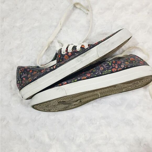 American Eagle size 6 sneaker with floral wildflowers and bird print 🐦 🌼 - Picture 7 of 10